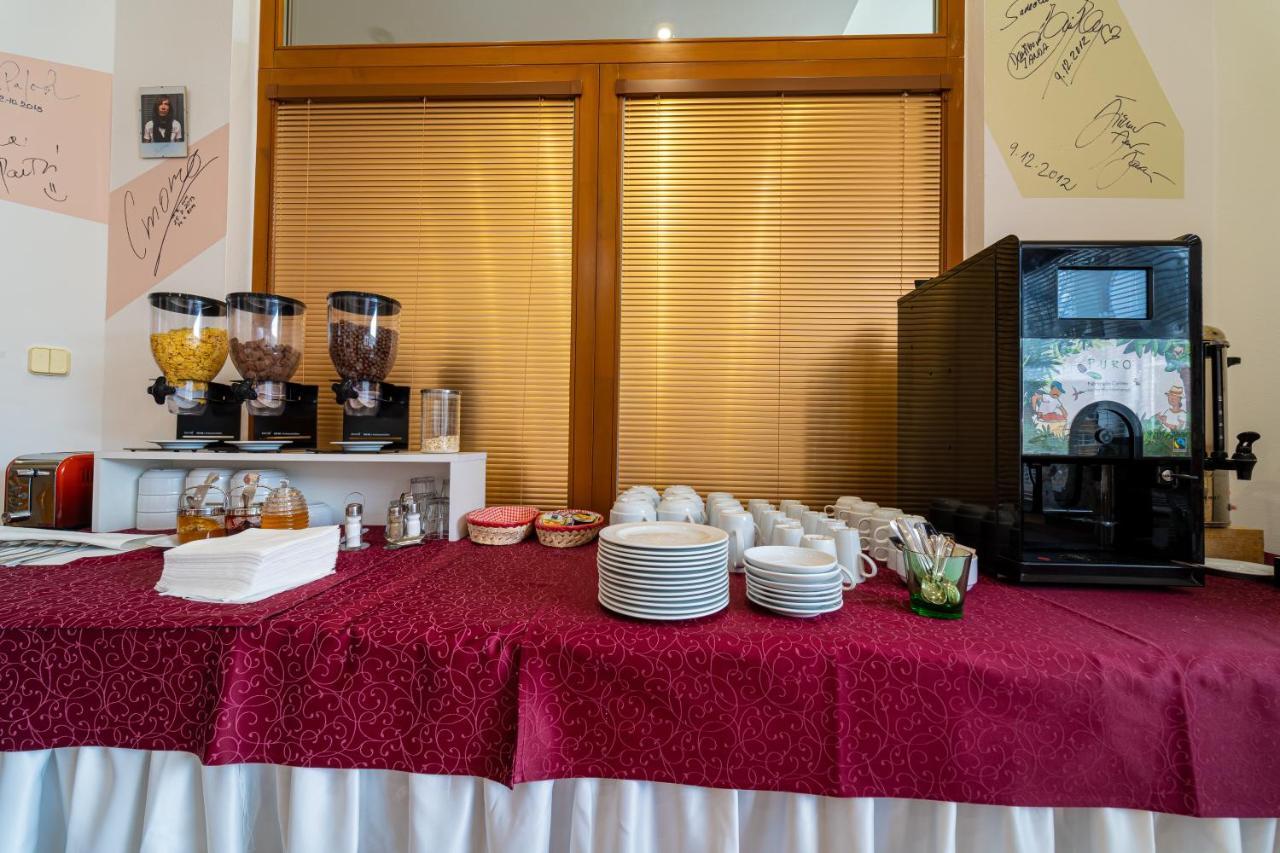 Hotel Artin บาร์เจโอ ภายนอก รูปภาพ