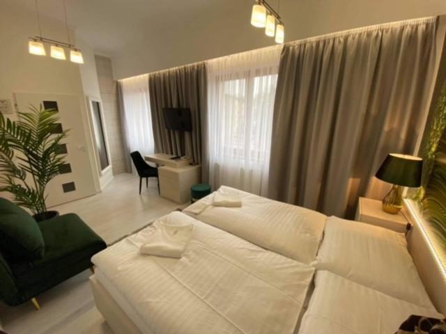 Hotel Artin บาร์เจโอ ภายนอก รูปภาพ