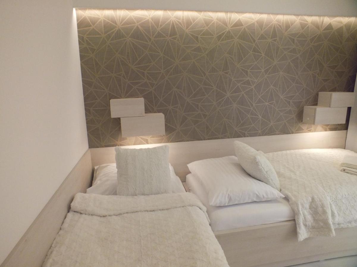 Hotel Artin บาร์เจโอ ภายนอก รูปภาพ