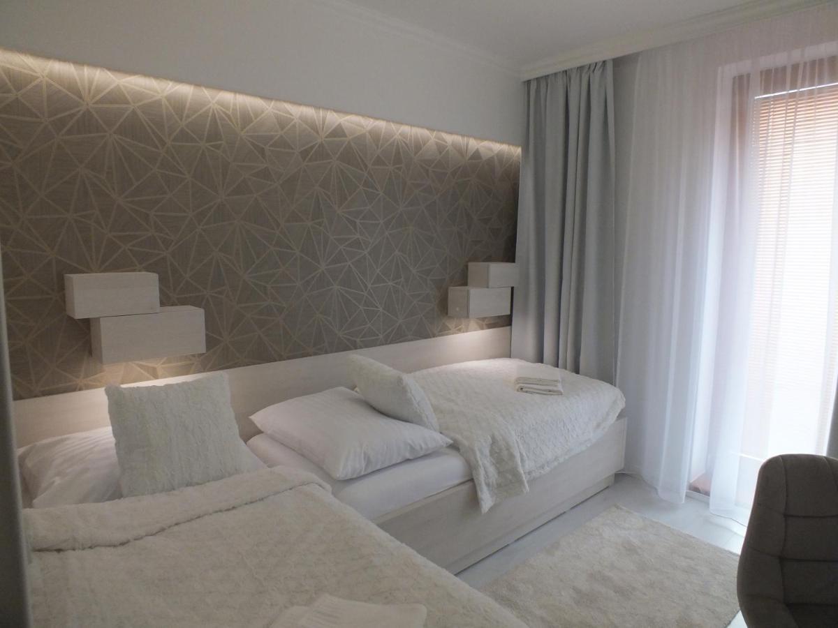 Hotel Artin บาร์เจโอ ภายนอก รูปภาพ