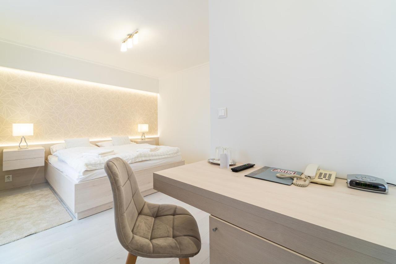 Hotel Artin บาร์เจโอ ภายนอก รูปภาพ